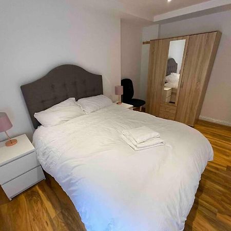 Comfortable 1 Bedroom And Double Sofa Bed Flat Londra Esterno foto