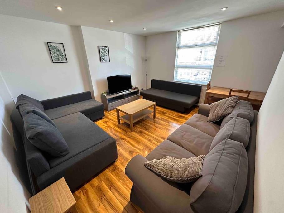 Comfortable 1 Bedroom And Double Sofa Bed Flat Londra Esterno foto