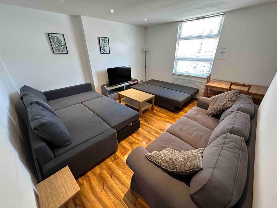 Comfortable 1 Bedroom And Double Sofa Bed Flat Londra Esterno foto