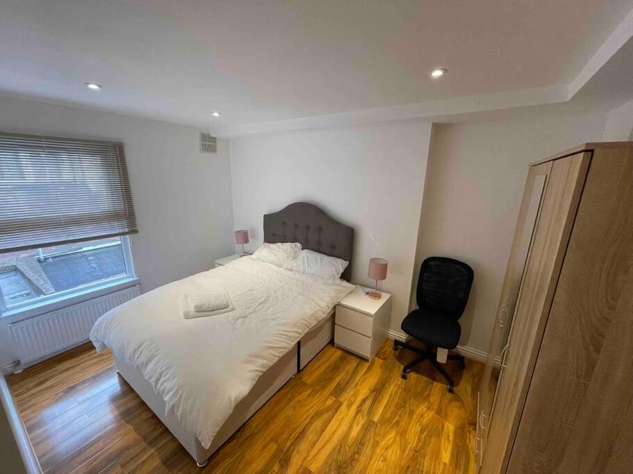 Comfortable 1 Bedroom And Double Sofa Bed Flat Londra Esterno foto
